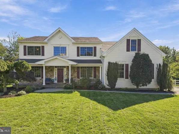 47 Venuti Dr, Aston, PA 19014