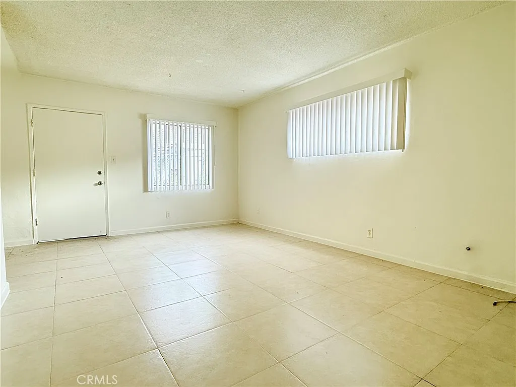 2 bed, 752 sqft, $2,575 — Photo 3
