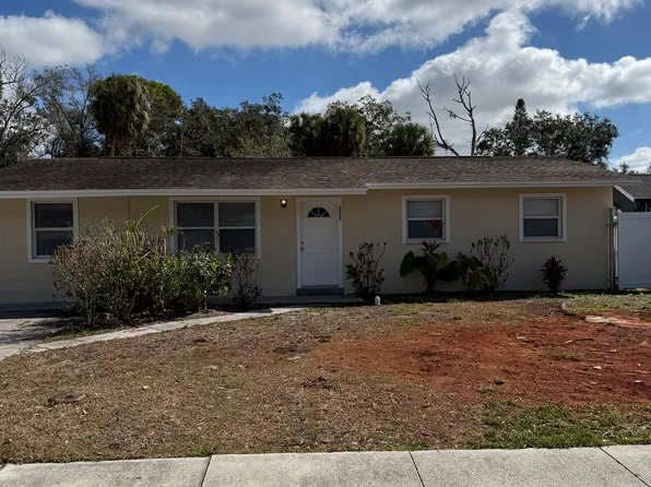 2025 Stratford Dr, Sarasota, FL 34232