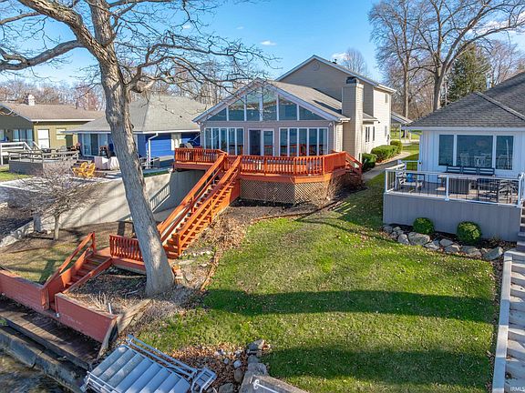 3rd image of 2910 Country Club Dr E