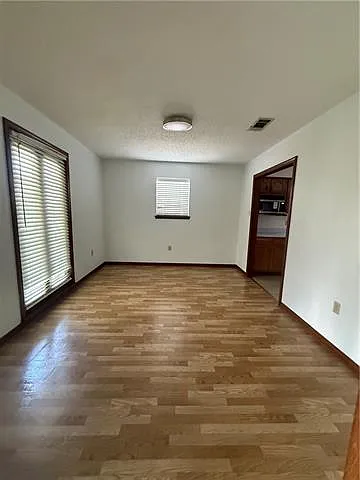 3 bed, 2.0 bath, 1480 sqft, $2,000 — Photo 3