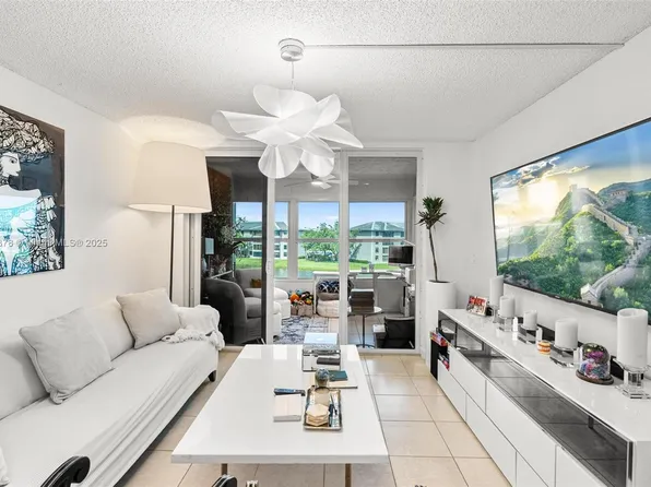 9440 Poinciana Pl APT 405, Davie, FL 33324