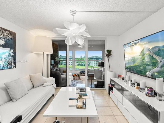 9440 Poinciana Pl APT 405, Davie, FL 33324