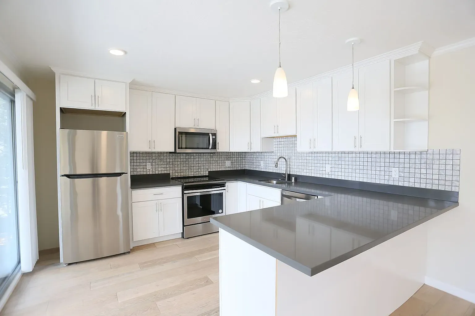 Julia Apartments on Bellevue — Photo 1