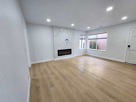 4th image of 103 Amherst Ave