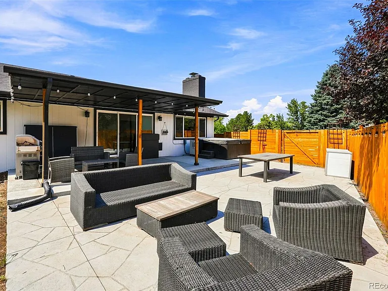 2320 S Holly Pl — Photo 37