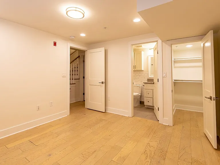 631 Florida Ave NE #B — Photo 7