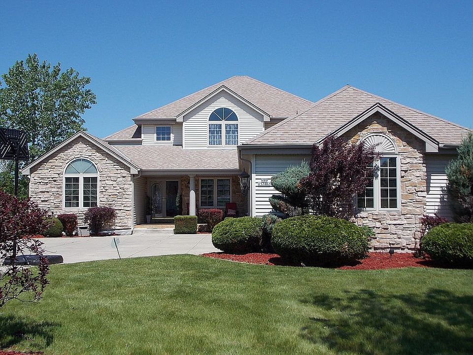 Great Curb Appeal!!