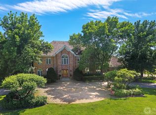 1 Red Ridge Cir, South Barrington, IL 60010