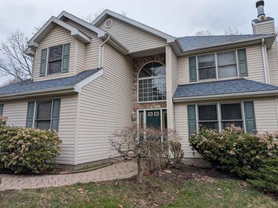 2439 Horseshoe Dr, East Stroudsburg, PA, 18301