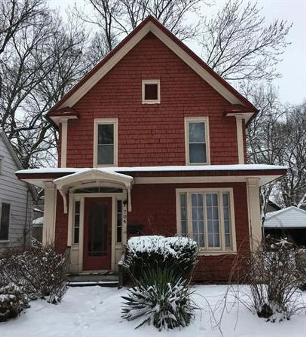 704 W Illinois — Photo 1
