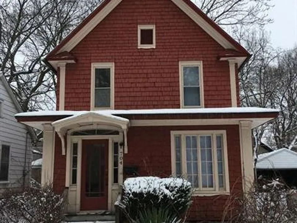 704 W Illinois St