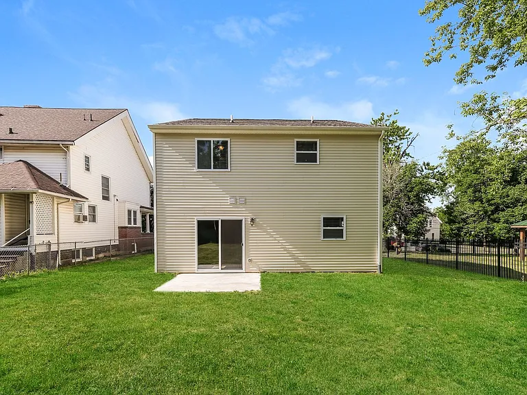 137 W Mason St — Photo 19