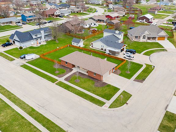 2nd image of 590 Eagle Ct