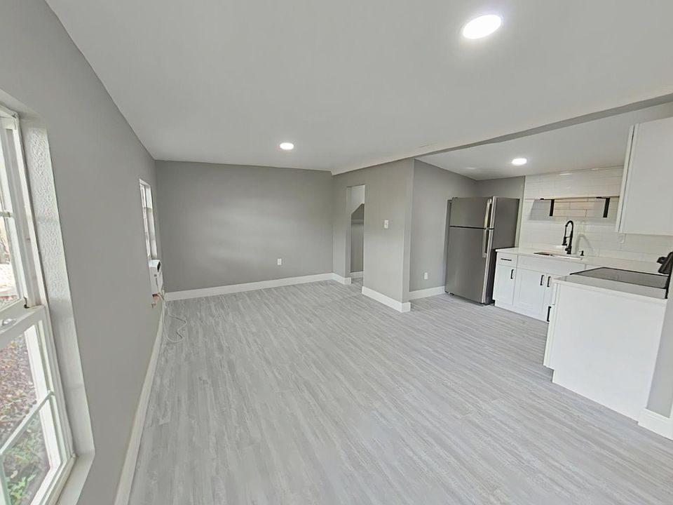 1st image of 1131 Largo Dr #B