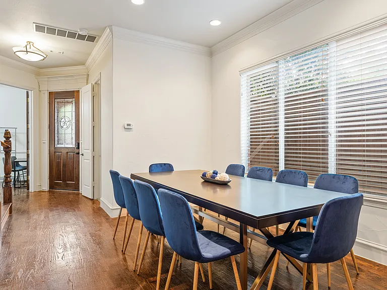 Dining area off kitchen