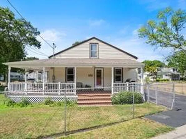 331 Olive St, Woonsocket, RI 02895