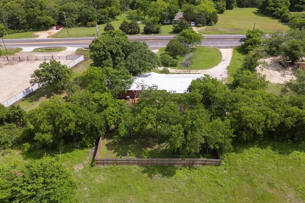 4 bed, 2136 sqft, $2,200 — Photo 3