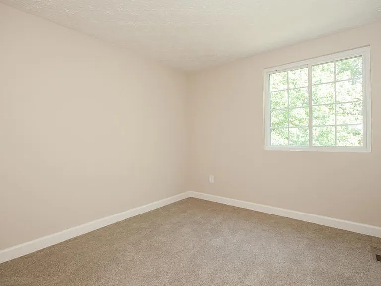 2911 Bridgehampton Ct — Photo 12