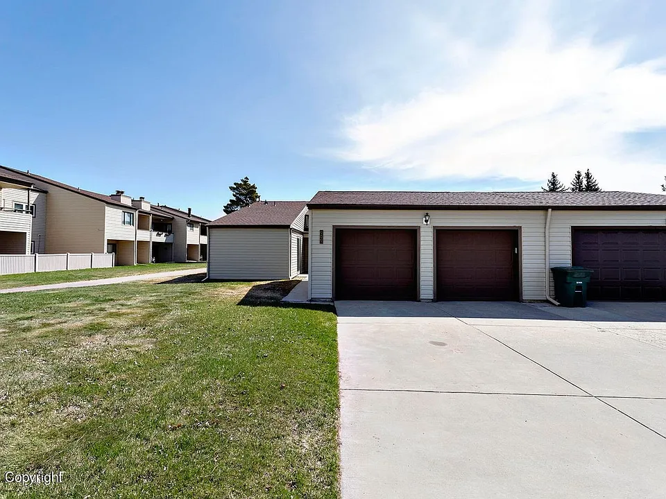 909 Indian Hills Dr