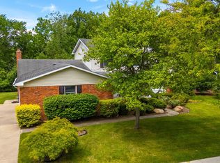 822 Springfield Dr, Northville, MI