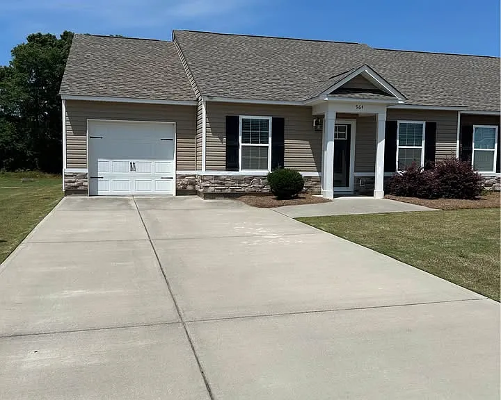 977 Madrid Ct — Photo 1