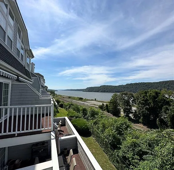 213 Riverview Dr — Photo 1