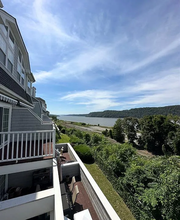 213 Riverview Dr