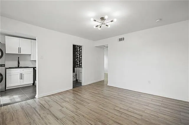 4 bed, 2.0 bath, 1100 sqft, $1,800 — Photo 2