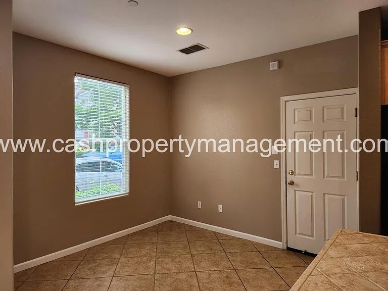 548 Navigator Dr — Photo 10
