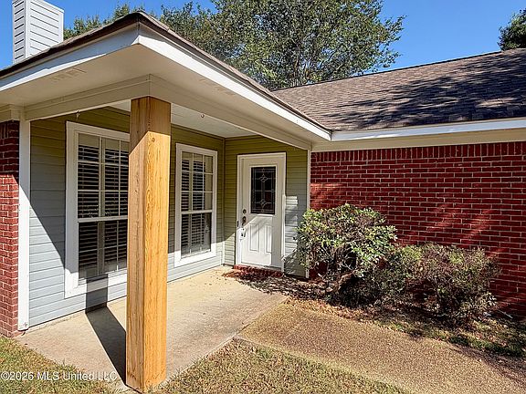 4th image of 490 Brookstone Dr