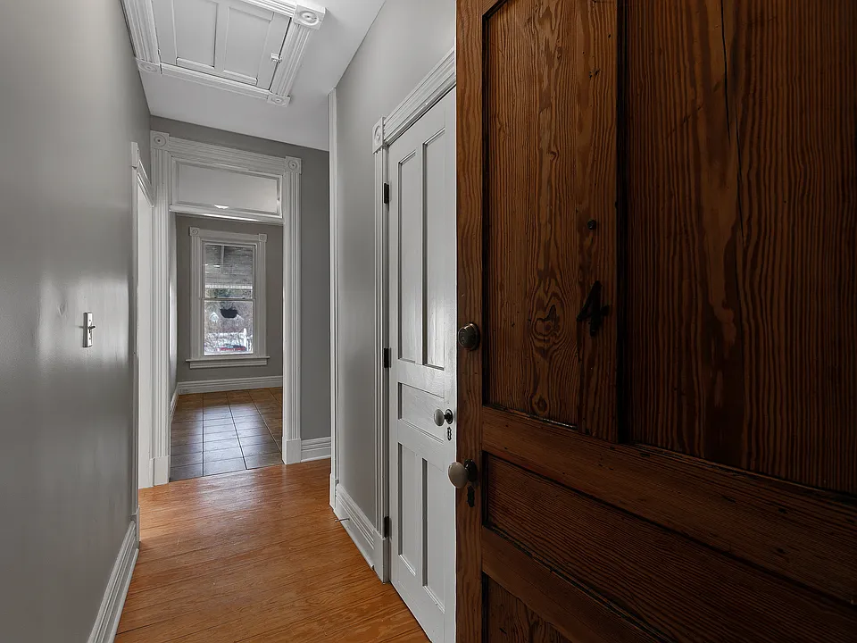 25 Bath St #4