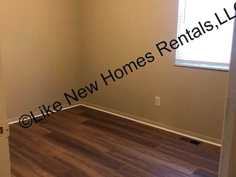 4440 Shubert Ave — Photo 10