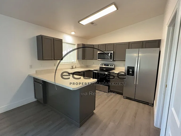 560 Huntington Point Ln — Photo 13