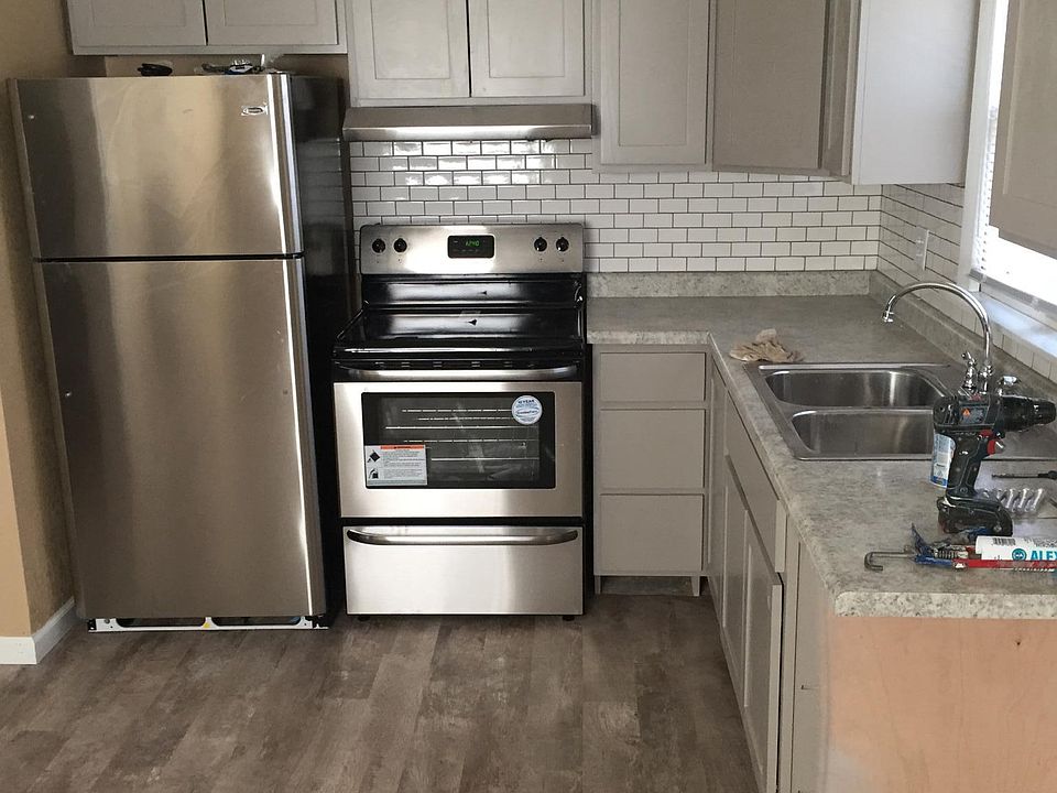Brand new kitchen, all new appliances.