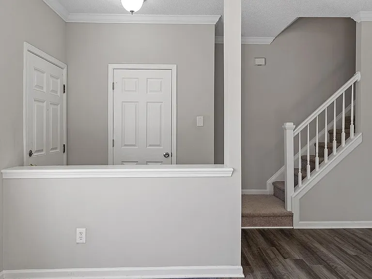 2839 Gross Ave — Photo 3