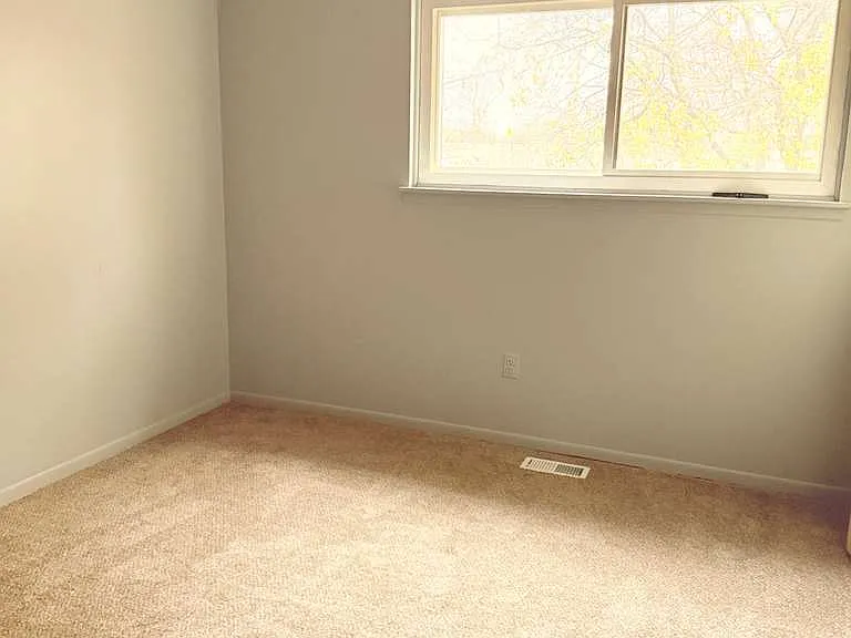 8524 Hampshire Dr — Photo 10