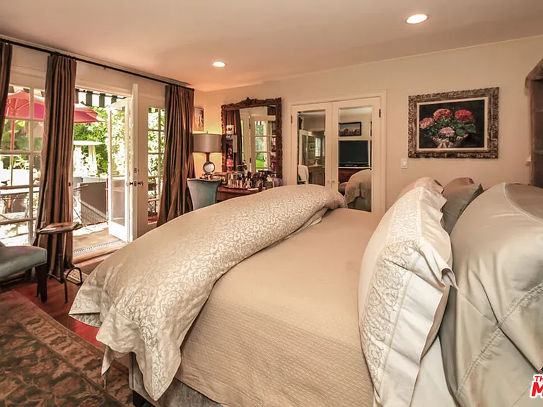 1367 N Beverly Dr — Photo 21