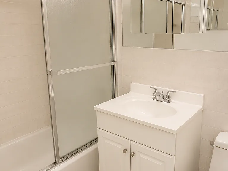 337 W 51st St #2C — Photo 5