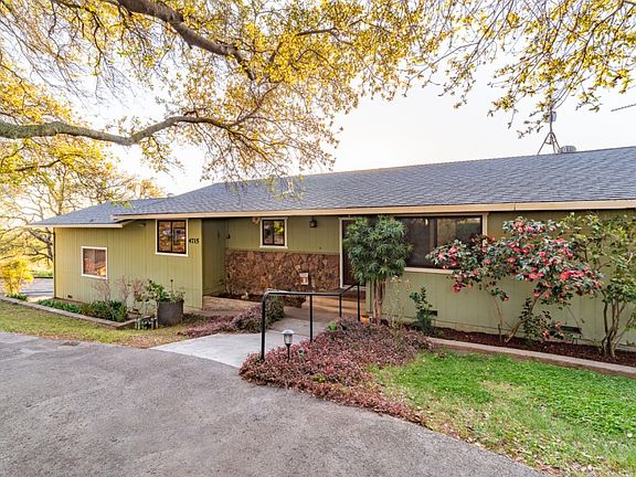 3rd image of 4715 Vista Dr