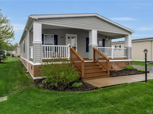 9899 Tobermory Ave, Clarence, NY 14031