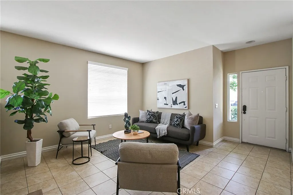 3 bed, 2.5 bath, 1721 sqft, $3,195 — Photo 3