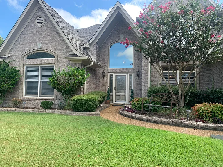 4726 White Pass Dr — Photo 2