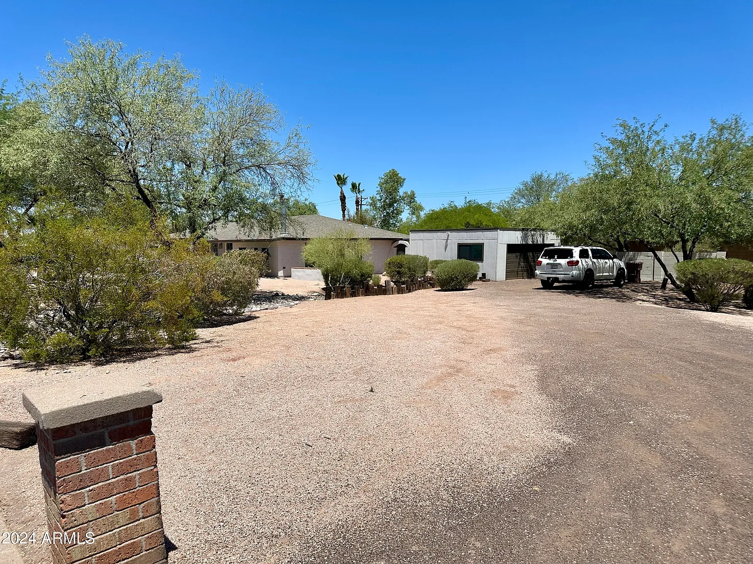 4 bed, 2.0 bath, 2380 sqft, $3,995 — Photo 2