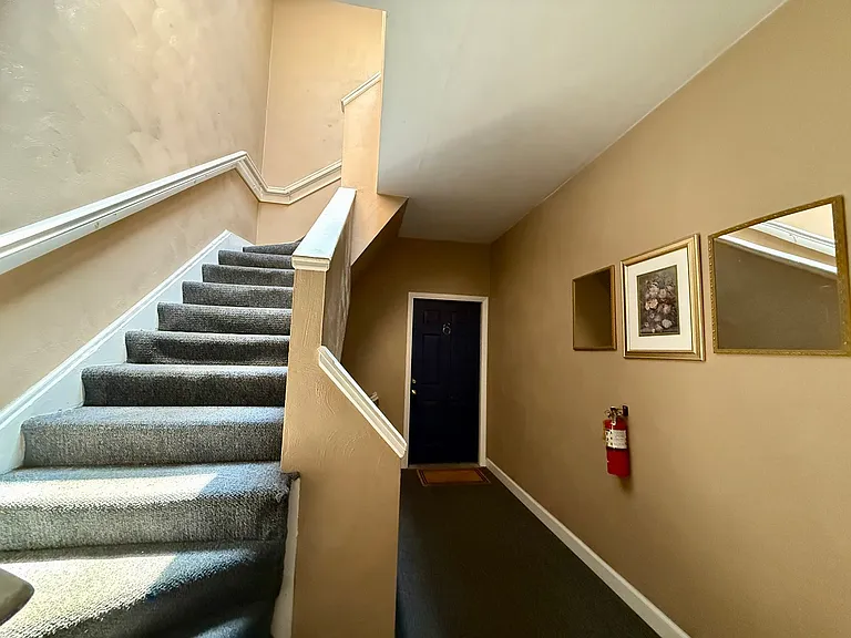 610 W Princess Anne Rd #B6 — Photo 2