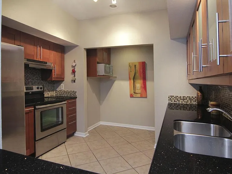 1300 Augusta Dr #32 — Photo 6