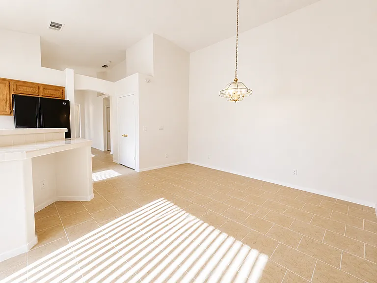 2054 Cardigan Ave — Photo 8