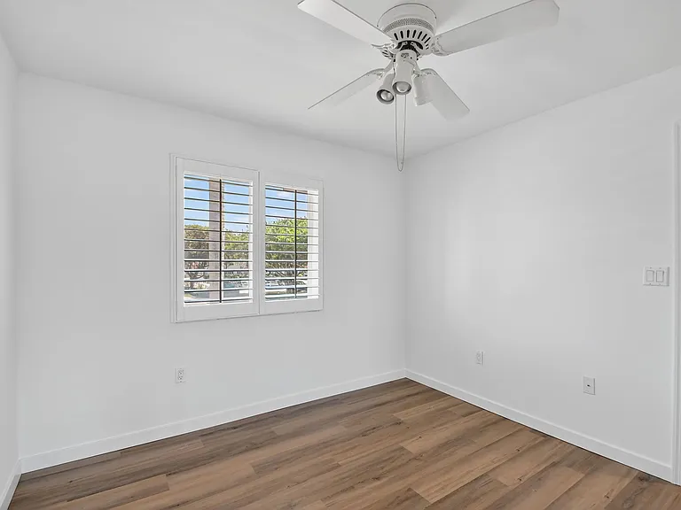 101 Half Moon Cir #B — Photo 21