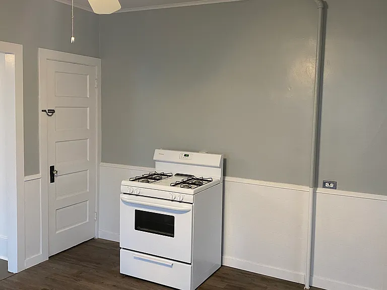 401 E Grove St #1 — Photo 3
