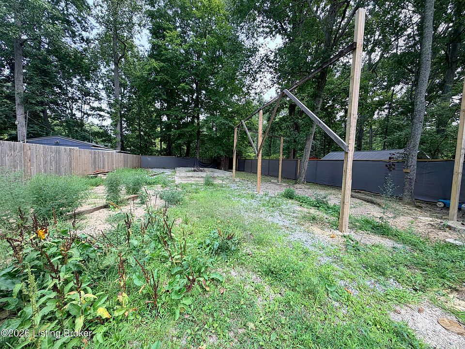 2nd image of 21 Blue Bird Ln